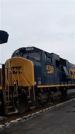 CSX M368 with 5 engines in Utica NY