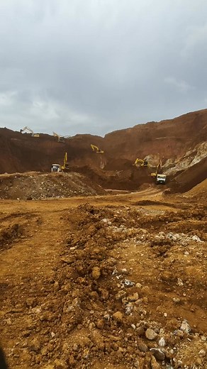 Prosess penggalian material ore nikel di dalam tanah. #video #reel #tambangnikel #saverajaampat | Sultan Putra