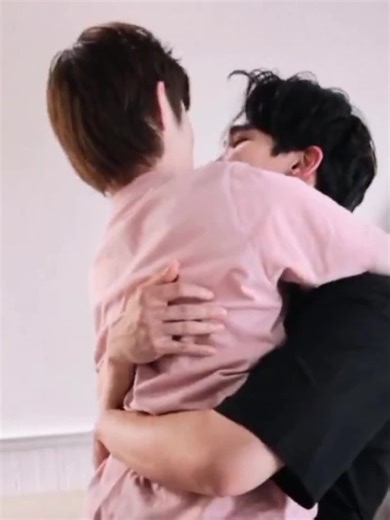 My favorite part of MaxNat is Max's obsession with Nat's tiny waist, LIKE AAA ¡! #🦖🍼 #heartdisk #natnatasitt #maxnat #mmaxmax #2Worlds #twoworldstheseries #mandeechannel #domundi #boyslove #seriesbl #cutiepietheseries #naughtybabetheseries #yidiao #thailand🇹🇭 #maxnatedit #maxkhornthas #fyp