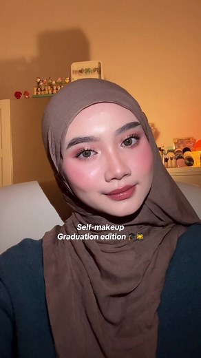 - sunscreen beauty of joseon - moisturizer somethinc calm down - haquhara gripping primer - tirtir cushion (17C porcelain) - cle de peau concealer (ivory) - guele concealer (mare) - blp x nadin liquid blush (milky way) - bronzing creme boyc0tt - omg eyebrow pencil (chocolate) - makeover browcara (clear) - guele loose powder (kala) - somethinc powder foundie (cotton) - blp 1987 eyeshadow pallete - somethinc eyeliner pencil (black) - mlen diary falsies baby candy - blp x nadin mascara - judy doll 