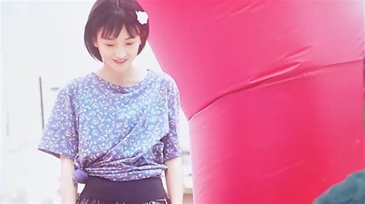 开箱！为新家安装的电视，画面清晰、音效震撼，瞬间提升居家幸福感！大屏观影沉浸感十足，客厅秒变家庭影院，装修搭配更显档次，智能系统操作流畅，家人齐夸选对了！