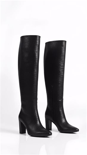 KRIMU | AI Content Creation on Instagram: "Balenciaga-style video for a Ukrainian clothing brand @papaya_ua Fully created with AI"