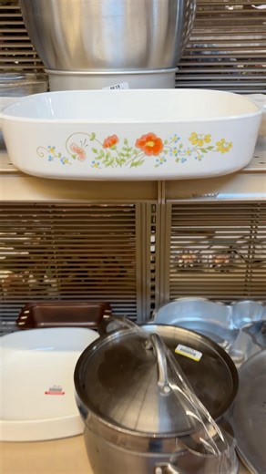 Vintage Corning Ware casserole dish in the Wildflower pattern. #vintage #corningware #1970s