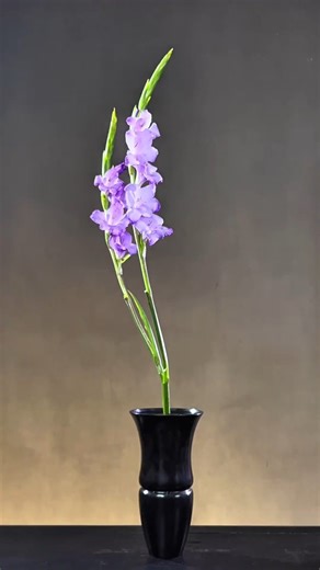 The Pot Maker | Chinese flower arrangement tutorial with five lotus pods and three pink palms #ChineseFlowerArrangementTutorial #Cheng... | Instagram