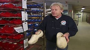 Watch How Do They Do It? Season 7 Episode 6 - Plane Painting, Clogs, Pasties