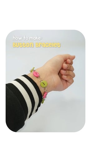 Cutest Button Bracelet DIY You’ll Make in 30 Seconds!