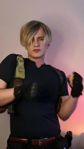 Leon Kennedy Cosplay from Resident Evil 4 Remake