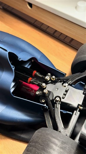 The FV24 suspension in action! 🏎️⚙️