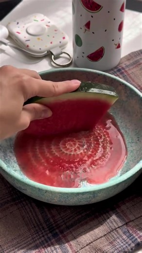 Satisfying ASMR with a Glass Plate Grater