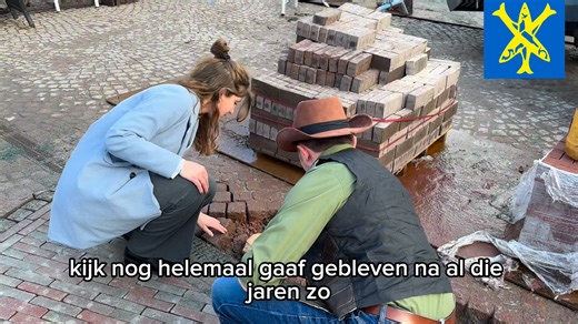 Niet alleen op het strand... 🦴💀 Bij werkzaamheden aan de lijngoten in de Kerkstraat is onlangs ook iets opvallends ontdekt. Net als op het strand roept deze vondst vragen op. Beide gebeurtenissen blijken onderdeel van een nieuwe ontwikkeling in ons dorp. Wat dit precies betekent, maken we later deze week bekend. Houd onze pagina in de gaten voor meer informatie. 💬 Wie heeft een idee wat er aan de hand is? | Gemeente Zandvoort