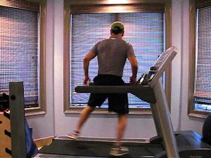 Treadmill running technique: lateral and backward