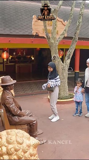 FULL VIDEO YOUTUBE : INOT KANCEL LOKASI : WISATA JATIM PARK 1 (KOTA BATU) #inotkancel #fyp #funnyvideos #funnyprank #justforfun #bushmanprank #scarecrowprank #humanstatueprank #prankmanusiapatung #funnymoments #funnyclip