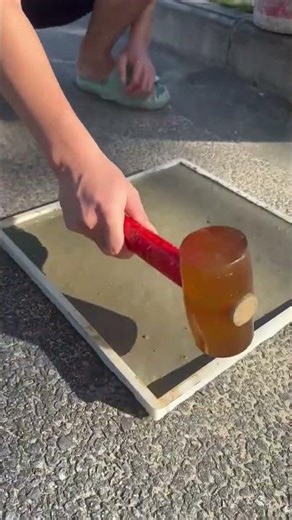 Forming process of patterned cement floor tiles