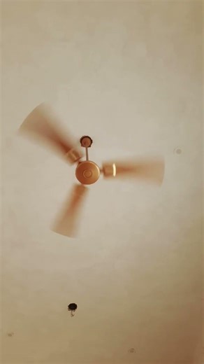 Pankha Chale to Hawa deta hai😃 Kitni Gaur Se Kyon sunna hai bahan ke loade rasgulle Nahin dega😁😁