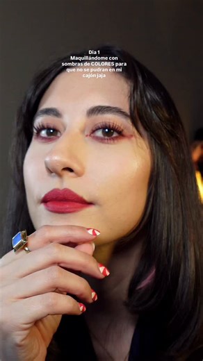 Sofia padilla | Dia 1 maquillándome con otros colores de sombra que no sean CAFÉ jaja Creo que este look es para darle un toque diferente a tu diario, no... | Instagram