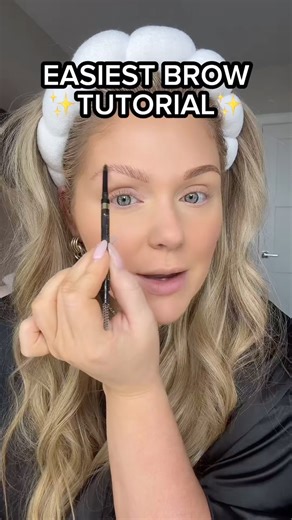 KELLY STRACK on Instagram: "Easiest brow tutorial ✨ #makeup #beauty #makeuptutorial #makeupvideos #beautyvideos #makeupreels #beautyreels #makeuphacks #brows #eyebrows"