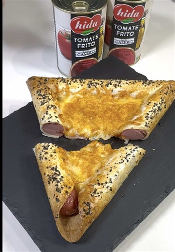 Si no sabes que cenar hoy… Guárdate esta idea de cena lista en 5 min🤯 INGREDIENTES: -Tortilla de trigo -Salchichas -Jamón York -Queso rallado -Tomate frito @hida_alimentacion -1 Huevo -Semillas Embajadora de @hida_alimentacion Tienes un 5% de descuento con mi código: MADRE5 en la web de Hida. Publi