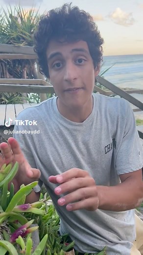 Little snack at the beach 🌊🥨 #beach #foraging #beachsnacks #yummy #food