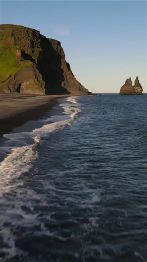 Explore Iceland’s stunning glaciers and fjords by drone