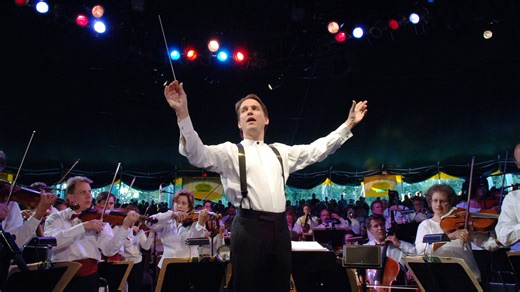 10 of the best holiday day trips to do without leaving MA, including one on Cape Cod