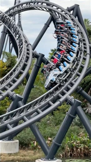 Jurassic World VelociCoaster #rollercoaster #ride #jurassicworld