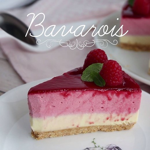 7.6M views · 39K reactions | [ BAVAROIS FRAMBOISE CHOCOLAT BLANC ] Un seul mot nous vient en voyant cette recette→"MERVEILLE"  Retrouvez tous les détails de ce dessert juste ici→https://www.ptitchef.com/fid-1570907 | Les recettes vidéo de Ptitchef.com | Facebook