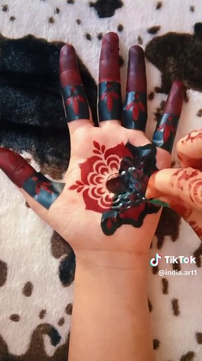 Easy Mehndi Designs for Beginners with Aesthetic Touch