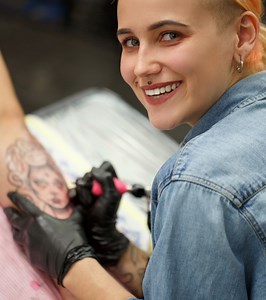 How To Become A Tattoo Artist: Step-By-Step Guide