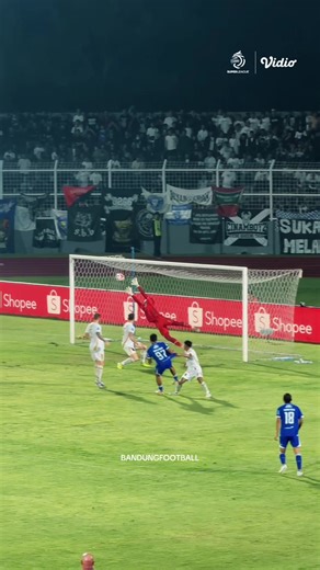 A superb cross from 𝑲𝒖𝒓𝒛𝒂𝒘𝒂, a clinical header from 𝑩𝒆𝒓𝒈𝒖𝒊𝒏𝒉𝒐, and the 𝒑𝒂𝒔𝒔𝒊𝒐𝒏𝒂𝒕𝒆 𝒄𝒉𝒆𝒆𝒓𝒔 of the Bobotoh! 🥹💫💙 Saksikan seluruh laga BRI Super League hanya di @Manz Vlog