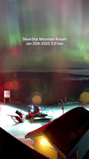 Our 360 webcam & grooming crew caught Mother Nature putting on a show 🌌 #skisilverstar #silverstarmountainresort #northernlights