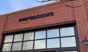 540K views · 5.2K reactions | Inside Amazon.com's new Chicago store, which only sells books that got at least 4.5 stars online. | Business Insider | Facebook