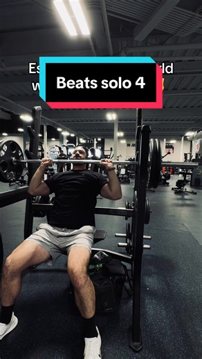 Best gym headphones 🎧 🔥 #blackfriday #blackfridaydeals #beatssolo4 #cybermonday #gym