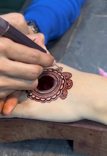 Beautiful Goal Tikki Mehndi Designs to Try