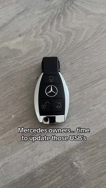 Time for an upgrade 🥵🥵#carkeycover #mercedes #mercedesaccessories #carlover #smallbusiness