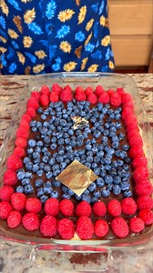 2.2K views · 35 reactions | easy dessert perfect for the holidays I show you an easy and delicious chocolate berry dessert! Original video produced by network media and Lorenzo M's Original Videos | Lorenzo's Easy Recipes | Facebook