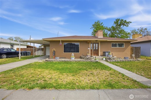 938 E Hill Ave, Moses Lake, WA 98837 - MLS 2524028 - Coldwell Banker