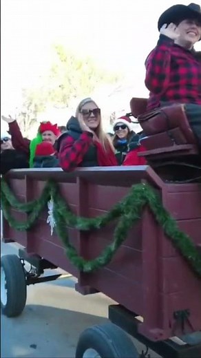 Wassil Weekend Parade in Woodstock, VT #christmas #santa #winter #woodstockvt