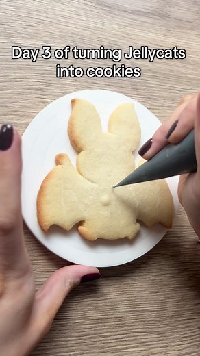 Day 3 of turning @jellycat into cookies & today we’re creating Broox Bat 🦇🫶🏼 #sugarcookies #halloweencookies | Pollyanne Confections