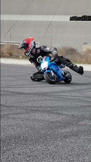 🧐 MINI #MOTORCYCLE TRAINING THOSE BIKES ARE SMALL! #shorts