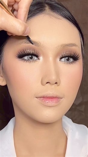 467K views · 7.2K reactions | Tutorial bikin alis lagi makeup by Dewi Tian #makeupalis #alirapi #aliscantik #alisnatural #alissoft #alissimpel #seratalis #makeupflawless #makeupglowing #makeupglamour #lookmakeup #eyemakeup #alisserat #alisklassik #alisbold | Tutorial Makeup | Facebook