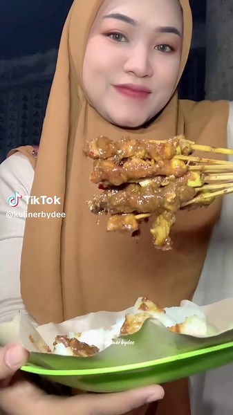 Sate Kelut khas Blitar terenak di Situbondo. Ini info sate Blitar terenak menurutku di Situbondo ya rek, yuk kita bantu larisin biar beliau berdua makin semangat ya buat jualan 📍Sate Kelut Khas Blitar . Sekitaran Royal Swalayan ⏰ Setiap Hari 17.00 - 21.00 #kulinersitubondo #sate #enak #fyp #situbondo