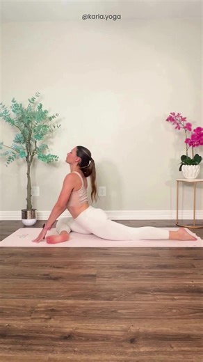 A veces buscamos seguridad en lo fijo, en lo que no cambia, en lo que podemos controlar… Pero la verdadera seguridad nace cuando soltamos la lucha y empezamos a confiar en el flujo natural de la vida. 🌊 ¿Lista para sentir la magia del yoga? Si anhelas empezar a gozar de todos sus beneficios, nuestro curso YOGA DESDE CERO es tu punto de partida ideal. Aprende de forma segura, a tu ritmo y desde la comodidad de tu casa, con explicaciones paso a paso. Comenta QUIERO y te enviamos toda la informaci