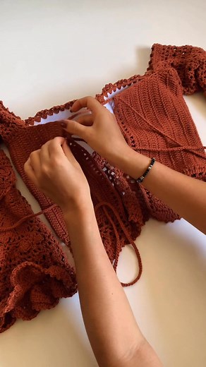 30K views · 676 reactions | BLUSA PINTEREST MANGAS LARGAS  | PARTE 1 TUTORIAL FÁCIL ✨ https://youtu.be/B5NNWjAMWiA #blusapinterest #blusacrochet #tejidosamano #tejidos #tutorials #blusafeminina | Casttaña'Z Crochet | Facebook