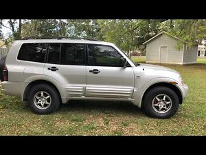 2002 Mitsubishi Montero 1 of 2