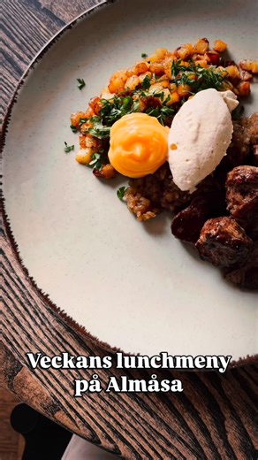 Almåsa Havshotell on Instagram: "Veckans lunchmeny på Almåsa Havshotell 🌊 – serverad med havet som närmaste granne. Se hela menyn i bildspelet. 👉 På söndag är det inget lunchservering – då dukar vi upp julbord i stället. Länk till bokning finns i kommentarsfältet. #almåsahavshotell #hundvänligt #hundvänligarestauranger #skärgårdslunch #dagenslunch #stockholmfood #skärgårdsmys #havsutsikt #utflyktsmål #stockholmsskärgård #julbordpåalmåsa #julbord2025 #julsöndag #julbordstockholm #svensktjulbor