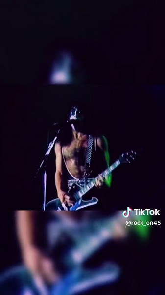 KISS - Love Gun Live Performance from 1977