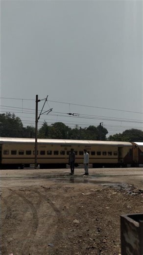 02134 Jabalpur - Bandra Special Hauled By BSL WAP-4 Skips Bilimora Junction