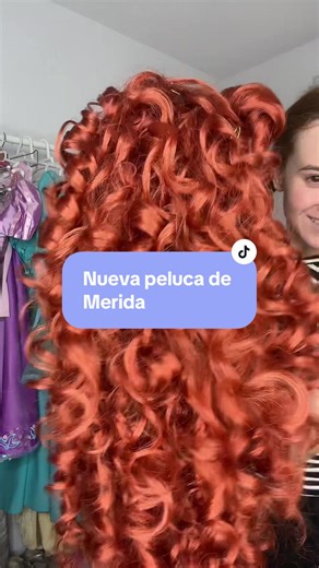 Cómo añadir volumen a la peluca de Mérida