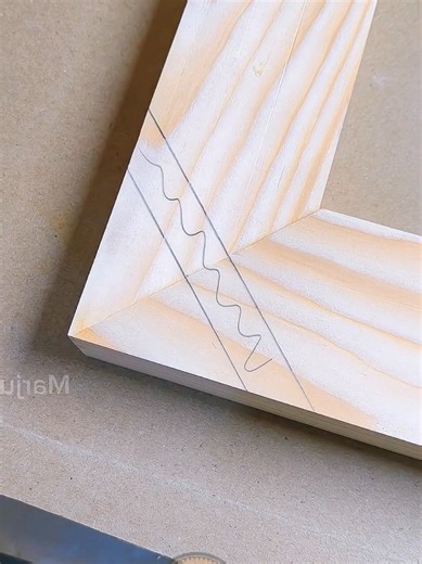Simple spline for stronger miter joint