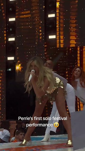 Perrie Edwards' First Solo Festival Performance!